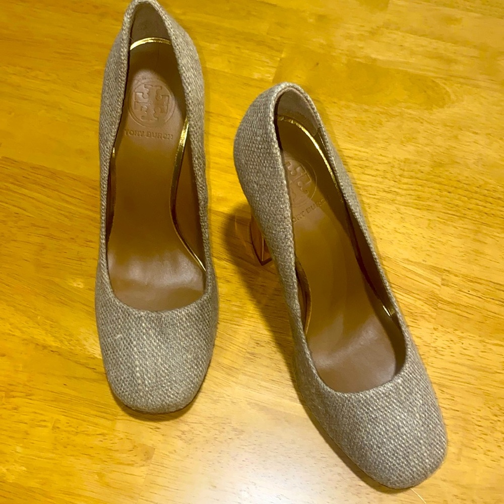 Tory Burch with 3 inch gold mirror heels. Heels are in perfect condition.